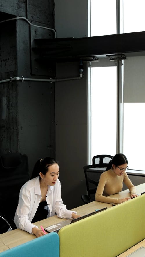 有关＃室内, 互联网, 人的免费素材视频