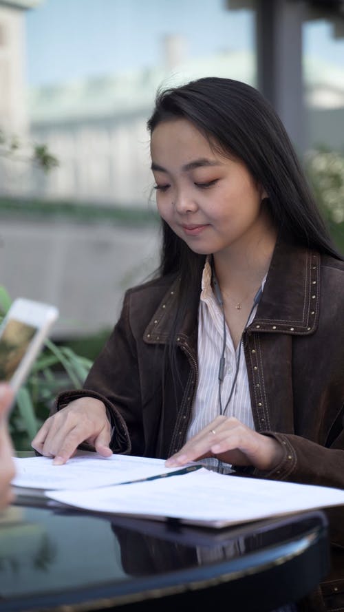 有关iPad, 垂直视频, 女人的免费素材视频