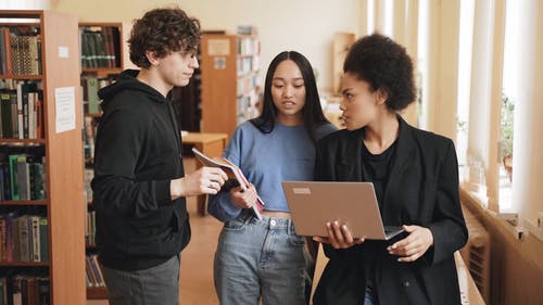 有关人, 图书馆, 大学生的免费素材视频