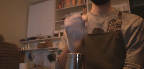 有关一次性手套, 人, 做一杯鸡尾酒的免费素材视频