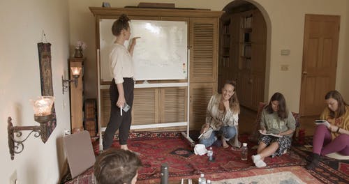 有关人, 倾听, 冠状病毒的免费素材视频