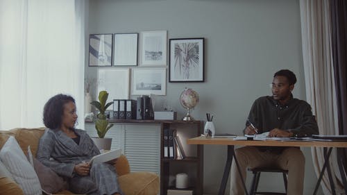 有关一对, 倾听, 在家的免费素材视频