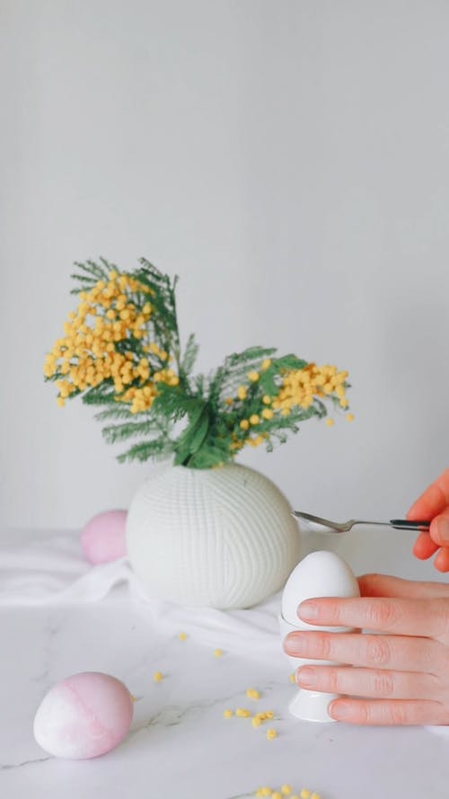 有关垂直视频, 复活节装饰品, 开裂的免费素材视频