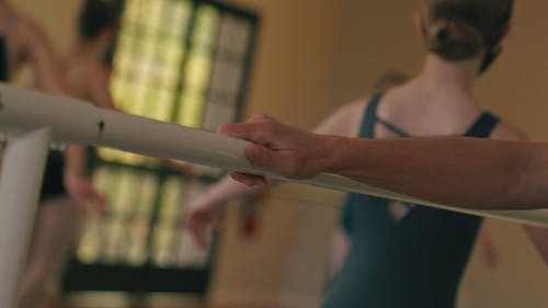 有关一起, 握住, 栏杆的免费素材视频