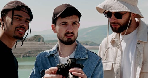 有关三个人, 地平线, 多样化的免费素材视频