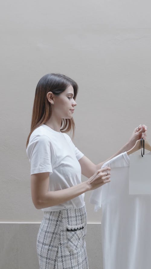 有关人, 商品, 垂直视频的免费素材视频