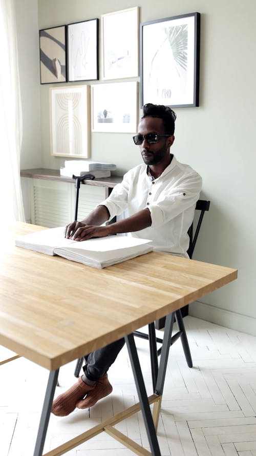 有关人, 压花, 在家的免费素材视频