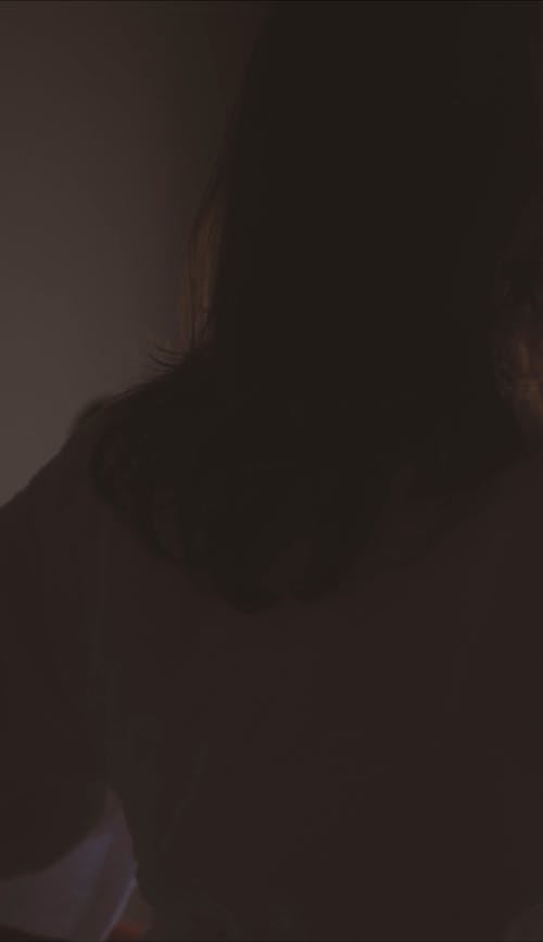 有关剪影, 咖啡色头发的女人, 在讲电话的免费素材视频