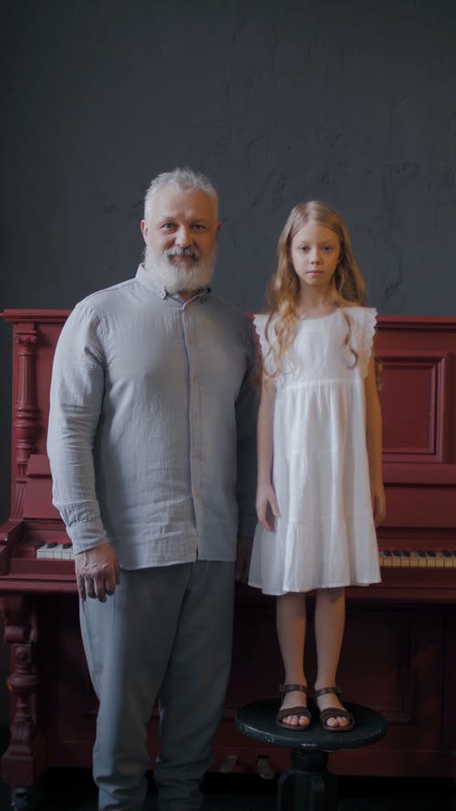 有关儿童, 凳子, 垂直视频的免费素材视频