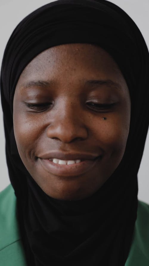 有关垂直视频, 女人, 微笑的免费素材视频