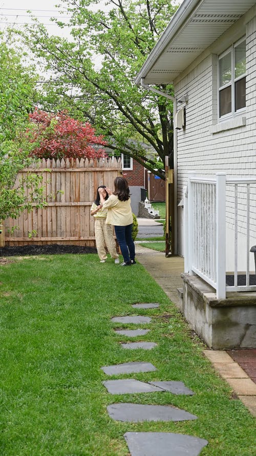 有关儿童, 垂直视频, 女人的免费素材视频