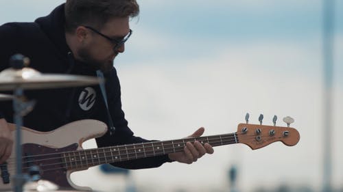 有关人, 低音吉他, 执行的免费素材视频