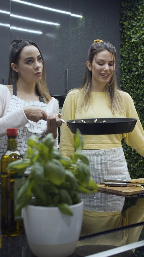 有关一起, 垂直视频, 女性的免费素材视频