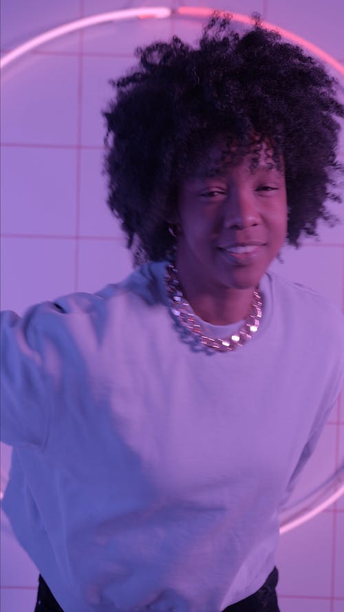 有关休闲装, 垂直视频, 年轻的免费素材视频