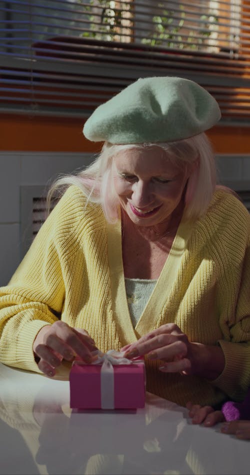 有关享受, 垂直视频, 女人的免费素材视频