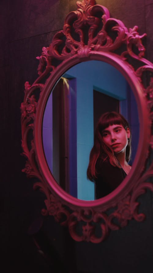 有关古董, 垂直视频, 女人的免费素材视频