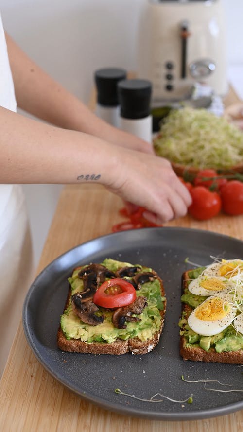 有关三明治, 垂直视频, 工作室拍摄的免费素材视频