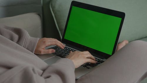 有关3C用品, 夹克, 打字的免费素材视频