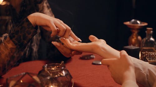 有关人, 低角度拍摄, 修剪指甲的免费素材视频