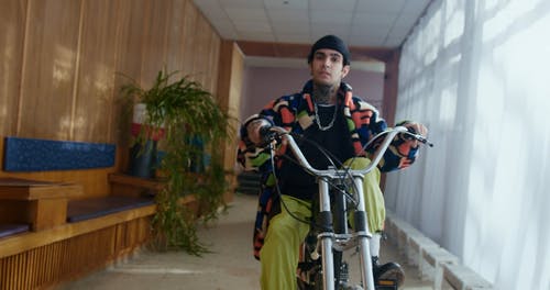 有关一个人, 人, 冷色调的免费素材视频