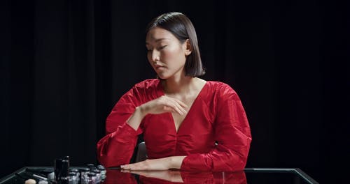 有关化妆刷, 化妆品, 在桌子上的免费素材视频