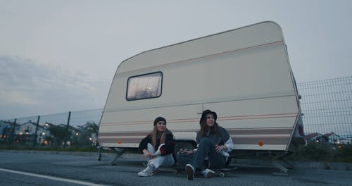 有关举起手臂, 低角度拍摄, 倾斜射击的免费素材视频