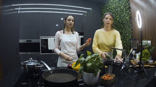 有关下沉, 女孩, 射击的免费素材视频