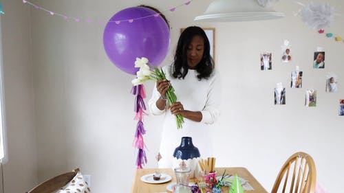 有关在家, 女人, 室内的免费素材视频