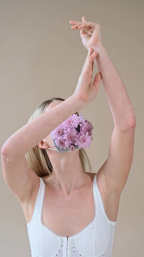 有关保护, 垂直视频, 女人的免费素材视频