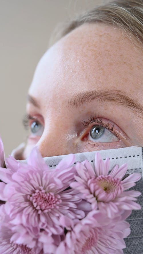 有关保护, 垂直视频, 女人的免费素材视频