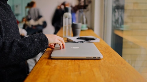 有关咖啡厅,室内,手的免费素材视频