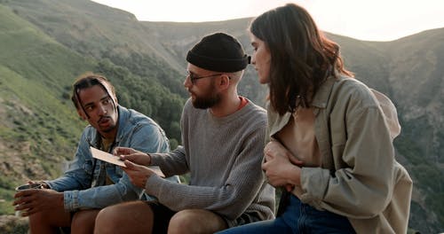 有关一小群人, 冒险, 地图的免费素材视频