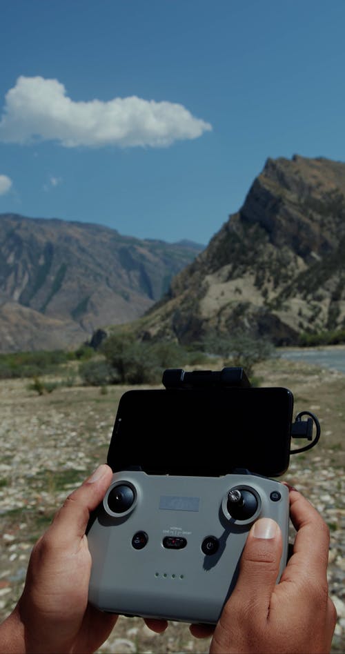 有关3C用品, 人, 垂直视频的免费素材视频