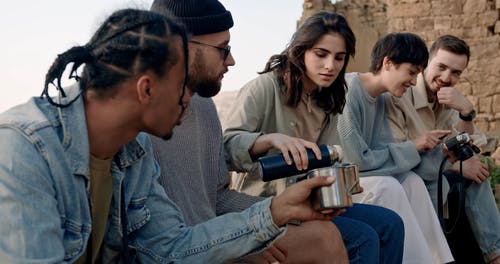 有关中等人群, 休息, 倾注的免费素材视频