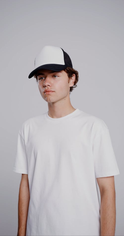 有关人, 垂直视频, 工作室拍摄的免费素材视频