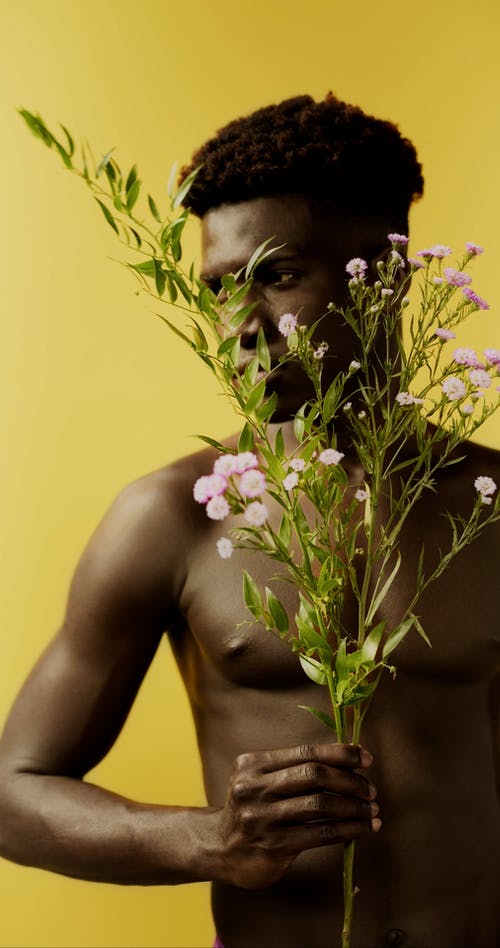 有关人, 半裸, 垂直视频的免费素材视频