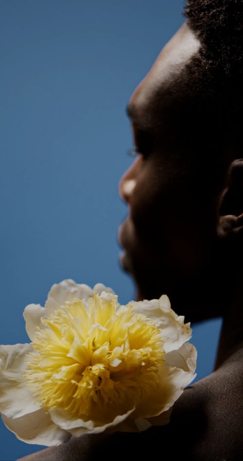 有关人, 半裸, 垂直视频的免费素材视频