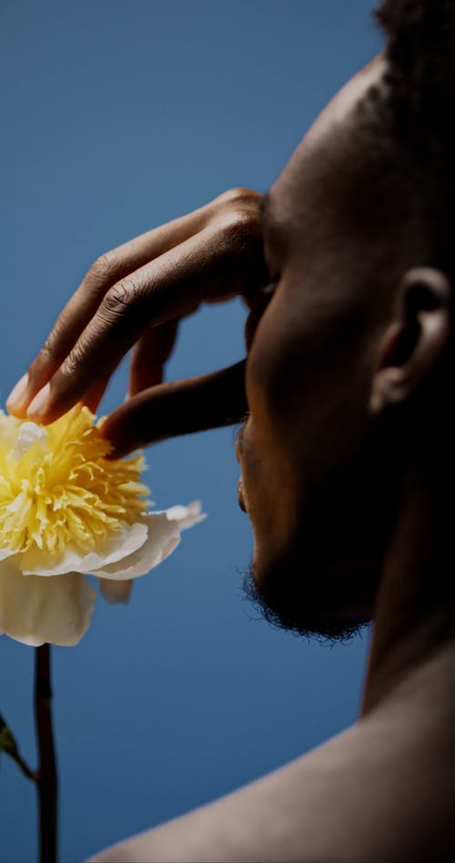 有关人, 半裸, 垂直视频的免费素材视频