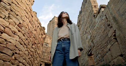 有关低角度视图, 女人, 建造的免费素材视频