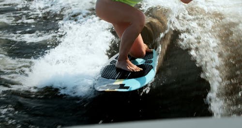 有关wakesurfing, 享受, 唤醒冲浪的免费素材视频