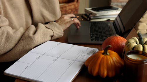 有关3C用品, 图书, 堆的免费素材视频