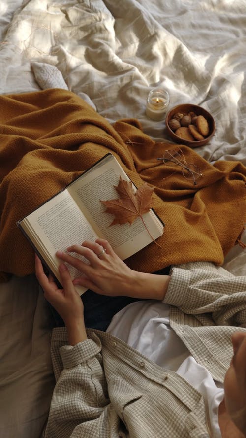 有关围巾, 垂直视频, 木制碗的免费素材视频