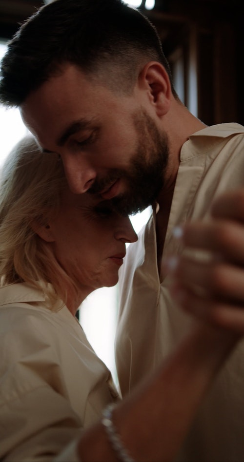 有关一起,在家,垂直视频的免费素材视频