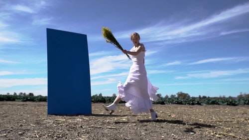 有关农村的场景,女人,引人注目的姿势的免费素材视频