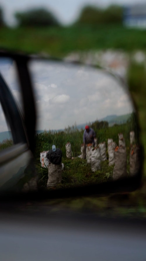 有关人,农村的场景,反射的免费素材视频