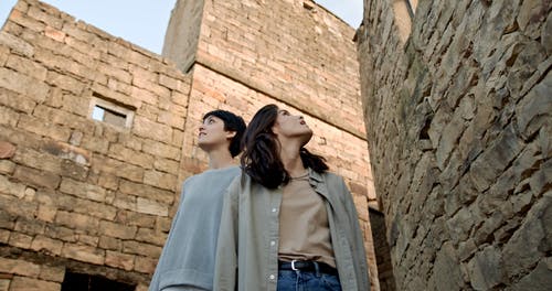 有关一对, 低角度视图, 女同性恋的免费素材视频