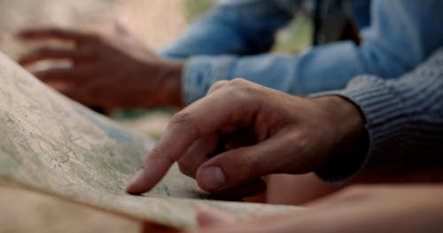 有关冒险, 地图, 坐的免费素材视频