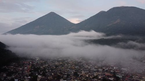 有关城市, 山, 建筑的免费素材视频