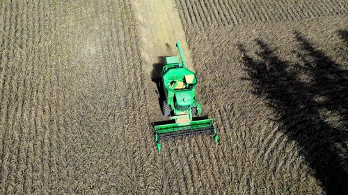 有关下田, 农业用地, 拖拉机的免费素材视频