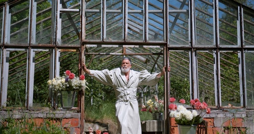 有关人,修剪花草,入口的免费素材视频